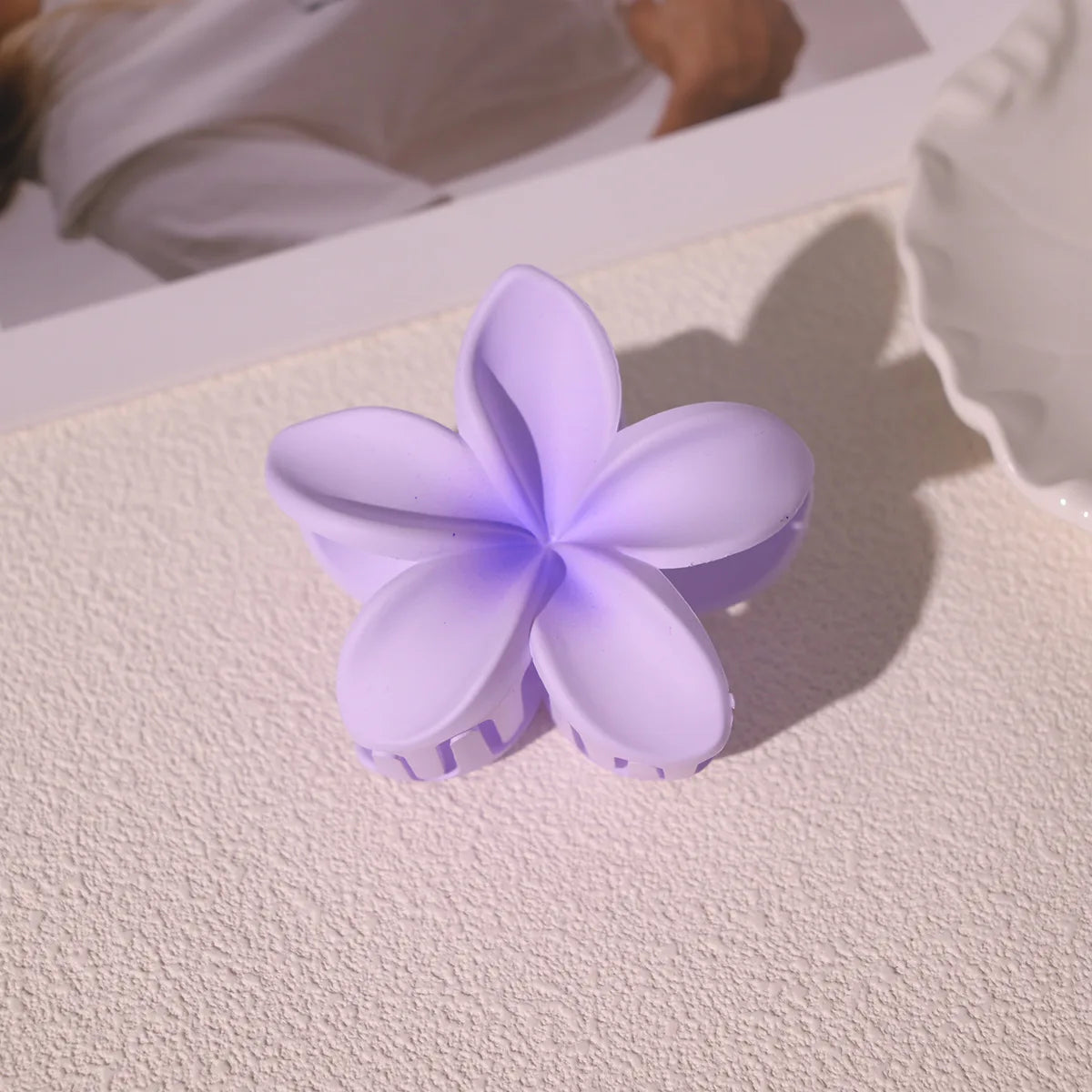 Fashion Colorful Frosted Flower Hair Claws Clip Hawaiian Gradient Hairpin Vacation Beach Ponytail Clip Barrette Hair Accessories