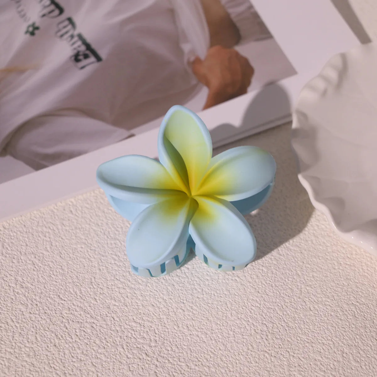 Fashion Colorful Frosted Flower Hair Claws Clip Hawaiian Gradient Hairpin Vacation Beach Ponytail Clip Barrette Hair Accessories